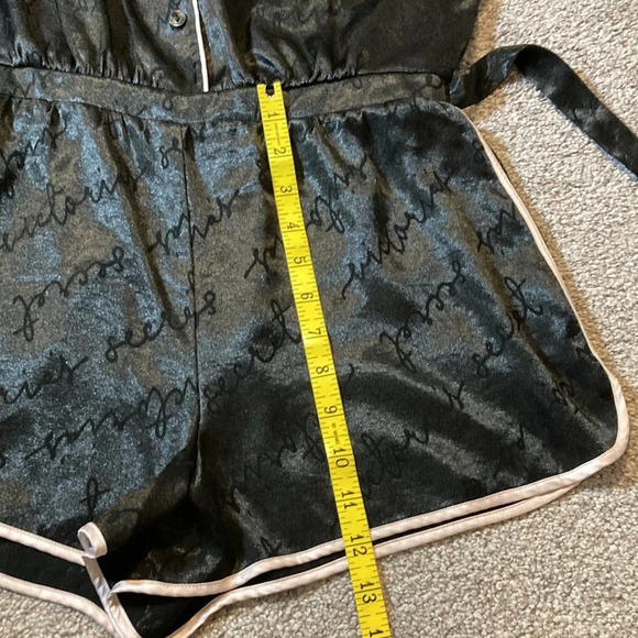 NWOT Victoria’s Secret Black Signature Sleep Romper S - Picture 13 of 16